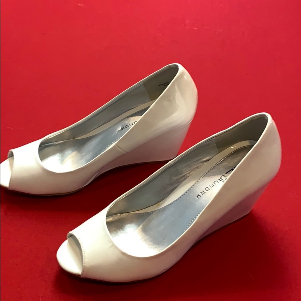 Beautiful white sandals 👡 USE see pictures